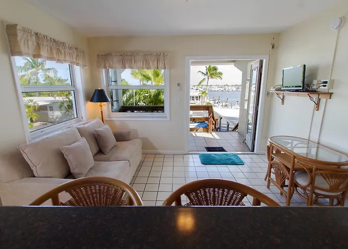 Harborside Motel & Marina